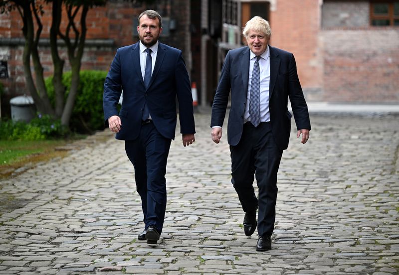 &copy; Reuters. FILE PHOTO: British Prime Minister Boris Johnson and Conservative MP for Stoke-on-Trent North, Jonathan Gullis arrive to attend a Cabinet away day at Middleport Pottery in Stoke-on-Trent, central England, Britain May 12, 2022. Oli Scarff/Pool via REUTERS