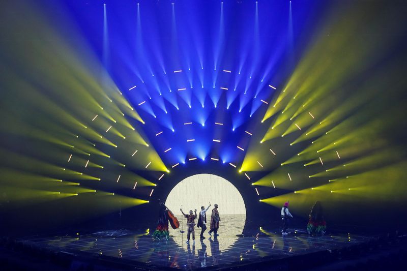 &copy; Reuters. Banda Kalush Orchestra, da Ucrânia, se apresenta durante a primeira semifinal do festival de música europeu Eurovision, em Turim, na Itália
10/05/2022 REUTERS/Yara Nardi