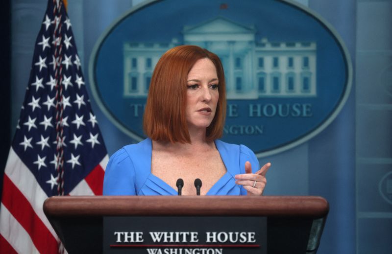 &copy; Reuters. المتحدثة باسم البيت الأبيض جين ساكي في واشنطن يوم الخميس. تصوير: ليا ميليس - رويترز.