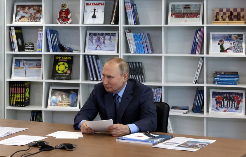 &copy; Reuters. Presidente da Rússia, Vladimir Putin, durante visita a centro educacional em Sochi
11/05/2022 Sputnik/Mikhail Metzel/Kremlin via REUTERS