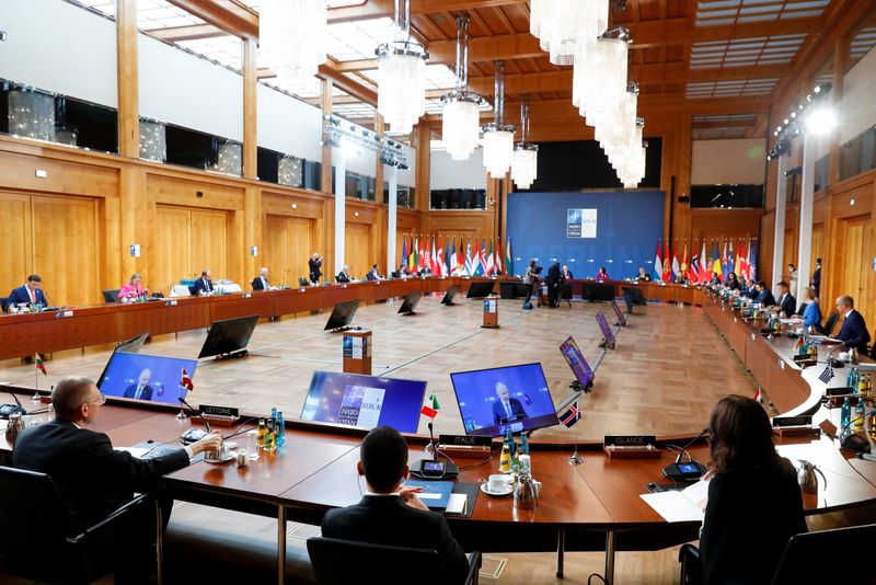 © Reuters. Foreign ministers attend a NATO meeting in Berlin, Germany May 15, 2022. REUTERS/Michele Tantussi