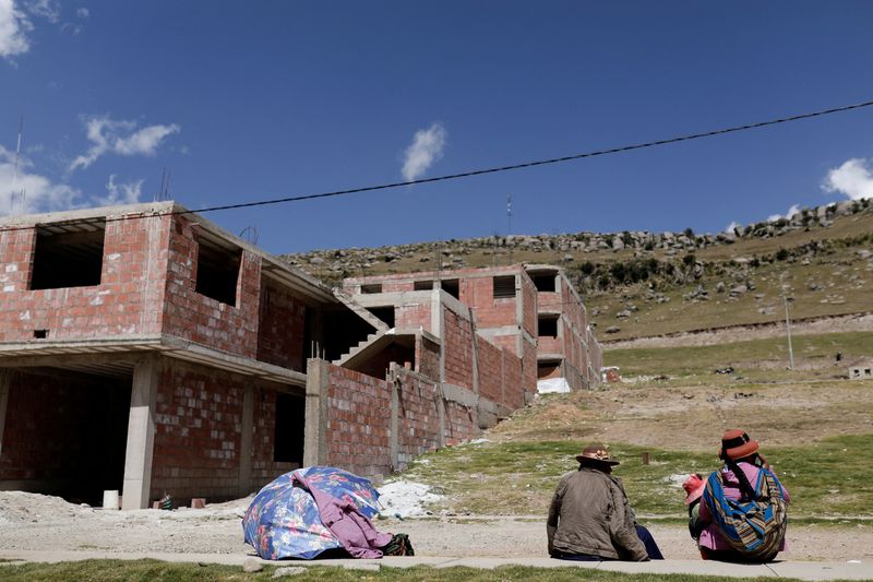 &copy; Reuters. FILE PHOTO: Members of the indigenous community of Fuerabamba sit near half built houses near the entrance to the Las Bambas copper mine, in Apurimac, Peru May 6, 2022. REUTERS/Angela Ponce/File Photo
