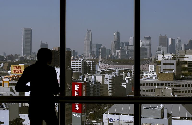 &copy; Reuters. 　５月１６日、ＴＯＰＩＸを構成する３月決算企業の２０２３年３月期の通期純利益予想は、１３日までの発表分（１３８０社、開示率９５．２％）で前年比２．４％増となった。写真は都