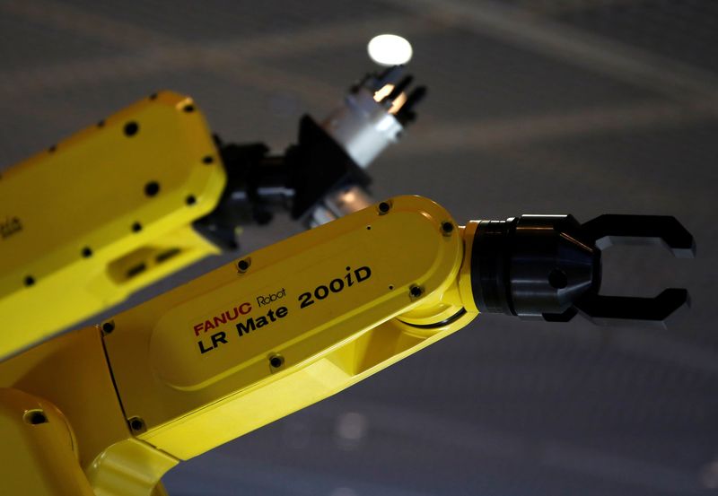 &copy; Reuters. 　５月１６日、日本工作機械工業会が発表した４月の工作機械受注（速報値）は前年比２５．０％増の１５４９億９１００万円だった。写真はファナックのロボット。２０１６年３月、成田