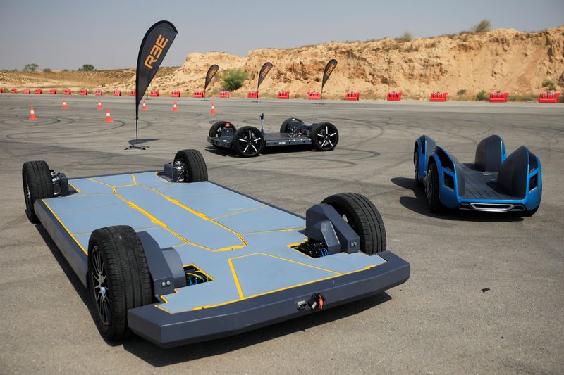 &copy; Reuters. FILE PHOTO: Prototypes of a rolling chassis for electric vehicles developed by Israel's REE Automotive, is seen during a test drive in Beersheba, southern Israel September 17, 2020. REUTERS/Amir Cohen
