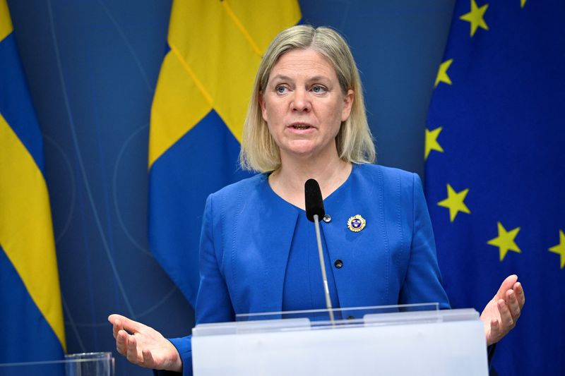 &copy; Reuters. ５月１６日、スウェーデンは北大西洋条約機構（ＮＡＴＯ）加盟申請を正式決定した。アンデション首相が会見で発表した。写真はストックホルムで記者会見するアンデション首相（２０２