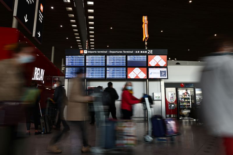&copy; Reuters. Aéroports de Paris et Vinci ont chacun enregistré en avril une hausse du trafic aérien dans leurs aéroports français. /Photo d'archives/REUTERS/Sarah Meyssonnier