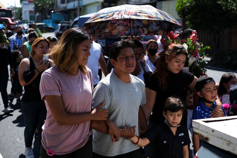 In El Salvador's gang crackdown, quotas spur 'arbitrary' arrests of innocents