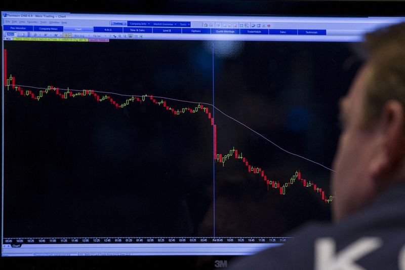 &copy; Reuters. Operador trabalha na Bolsa de Nova York, em Nova York, EUA
21/08/2015
REUTERS/Brendan McDermid