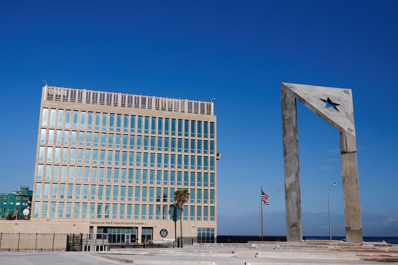 &copy; Reuters. FOTO DE ARCHIVO-La embajada de Estados Unidos en La Habana, Cuba. 3 de marzo de 2022. REUTERS/Amanda Perobelli