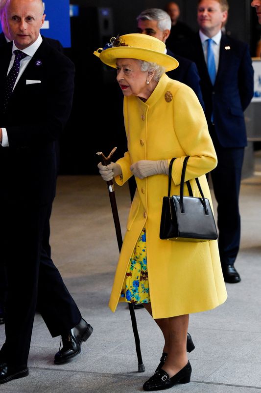 &copy; Reuters. الملكة إليزابيث ملكة بريطانيا خلال مناسبة الانتهاء من خط قطار إليزابيث في لندن ببريطانيا يوم الثلاثاء. تصوير: توبي ميلفيل - رويترز.  