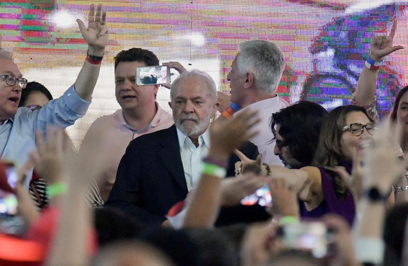 © Reuters. FOTO DE ARCHIVO. Expresidente de Brasil Luiz Inacio Lula da Silva, pre-candidato a la presidencia de la República, asiste a un evento en Juiz de Fora, estado de Minas Gerais, Brasil, 11 de mayo del 2022. REUTERS/Washington Alves