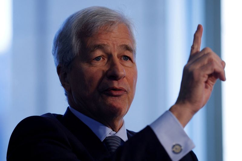 &copy; Reuters. FILE PHOTO: JP Morgan CEO Jamie Dimon speaks at the Boston College Chief Executives Club luncheon in Boston, Massachusetts, U.S., November 23, 2021. REUTERS/Brian Snyder