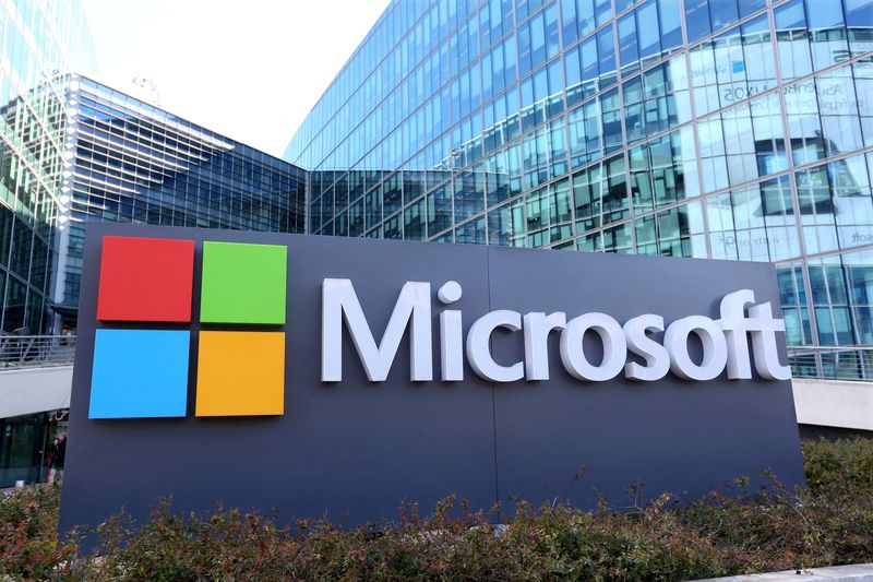 &copy; Reuters. FILE PHOTO: General view of Microsoft Corporation headquarters at Issy-les-Moulineaux, near Paris,  France, April 18, 2016. REUTERS/Charles Platiau