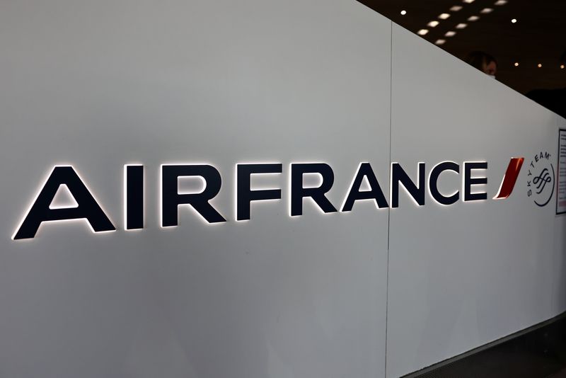 &copy; Reuters. FILE PHOTO: The logo of airline company Air France is seen inside the Terminal 2 at Paris Charles de Gaulle airport in Roissy-en-France near Paris, France, December 2, 2021.  REUTERS/Sarah Meyssonnier