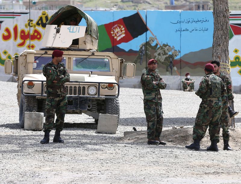 &copy; Reuters. جنود من الجيش الوطني الأفغاني في كابول بصورة من أرشيف رويترز.