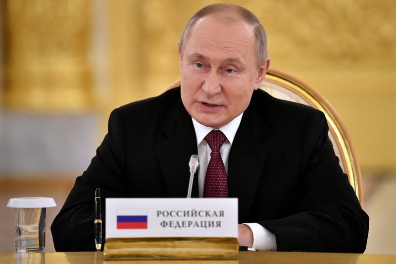 &copy; Reuters. الرئيس الروسي فلاديمير بوتين خلال اجتماع قمة بالكرملين في موسكو يوم 16 مايو أيار 2022. صورة لرويترز من ممثل لوكالات الأنباء.