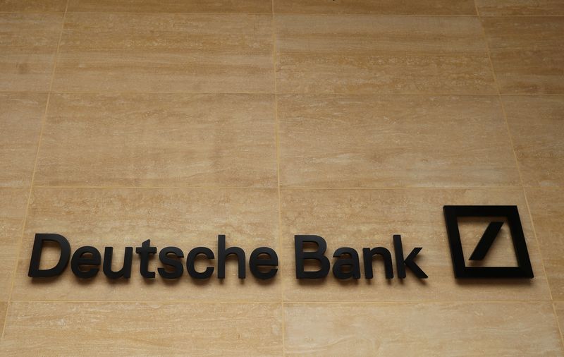&copy; Reuters. Deutsche Bank exigera de ses fournisseurs dans le monde entier qu'ils affichent une note de durabilité à partir de juillet, selon une note interne consultée par Reuters, une mesure qui ne satisfera probablement pas entièrement les militants écologist