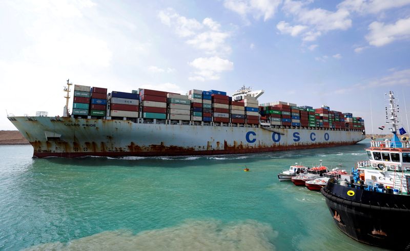© Reuters. Navio da China Ocean Shipping Company transporta contêiners pelo Canal de Suez, Egito
15/02/2022
REUTERS/Mohamed Abd El Ghany/File Photo