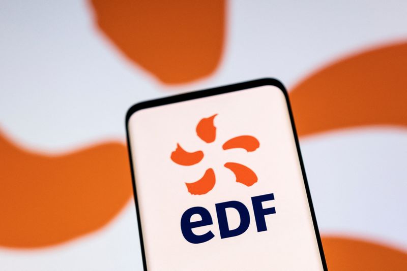 &copy; Reuters. EDF a annoncé jeudi que la baisse de la production nucléaire en France aurait un impact d'environ 18,5 milliards d'euros sur son bénéfice avant intérêts, impôts, dépréciations et amortissements (Ebitda) pour 2022. /Photo prise le 3 mai 2022/REUTE