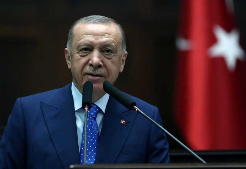 &copy; Reuters. Presidente da Turquia, Tayyip Erdogan, discursa para membros do partido governista AKP durante reunião no Parlamento do país em Ancara
18/05/2022 Murat Cetinmuhurdar/Escritório de Imprensa da Presidência/Divulgação via REUTERS