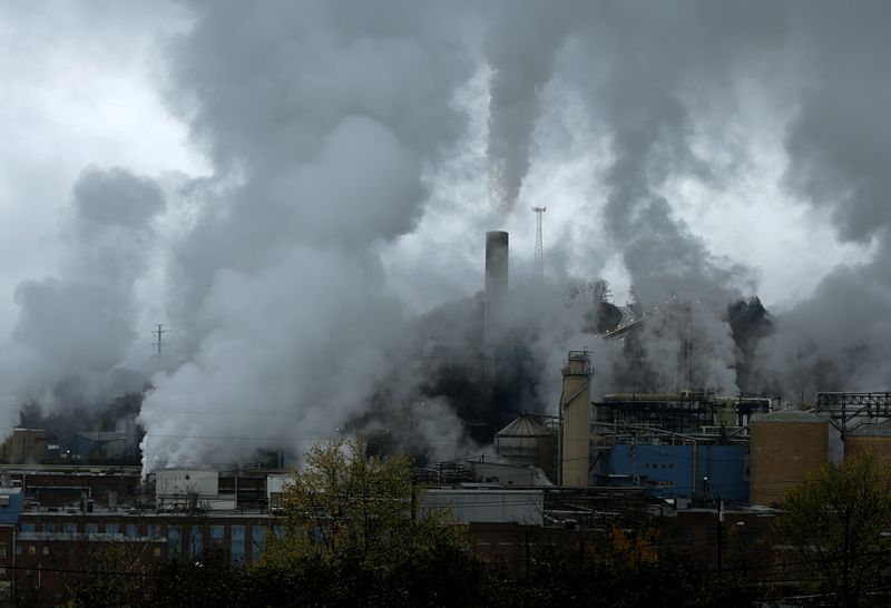 &copy; Reuters. FILE PHOTO: The large Mead-Westvaco paper mill plant is seen on a rainy day in Covington, Virginia November 9, 2015. The paper mill has been in operation since 1890 and is the main employer in the city.      REUTERS/Gary Cameron