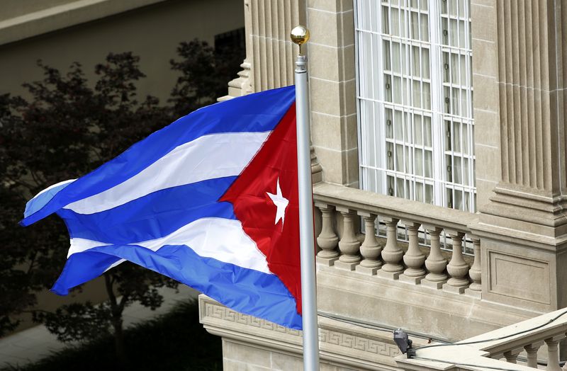 &copy; Reuters. Bandeira de Cuba na embaixada do país em Washington
20/07/2015 REUTERS/Gary Cameron