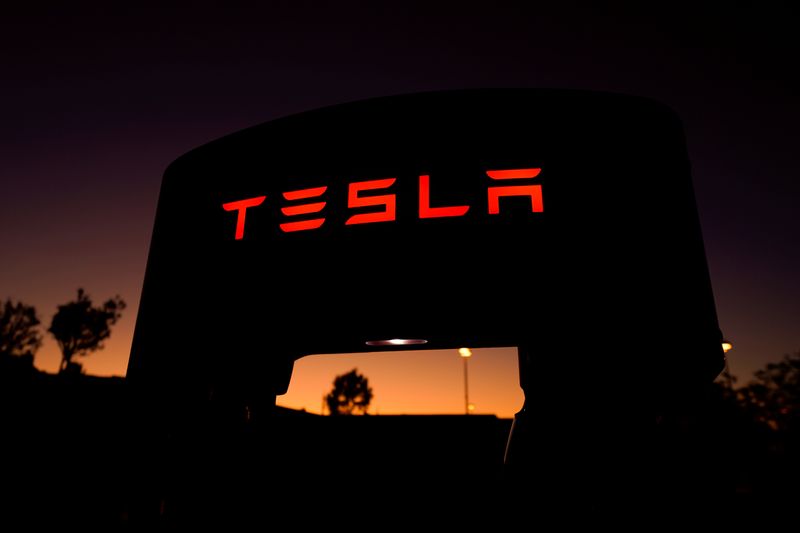 &copy; Reuters. FILE PHOTO: A Tesla supercharger is shown at a charging station in Santa Clarita, California, U.S. October 2, 2019. REUTERS/Mike Blake