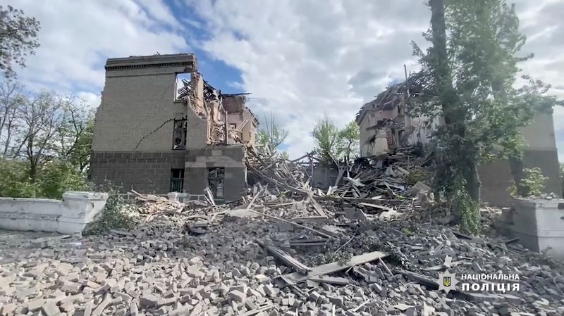 &copy; Reuters. Prédio destruído por explosão em Bakhmut, em Donetsk, na Ucrânia
10/05/2022
Polícia de Donetske/Divulgação via REUTERS