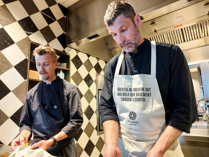 H&M-backed project pilots CO2-capturing aprons at Stockholm restaurant
