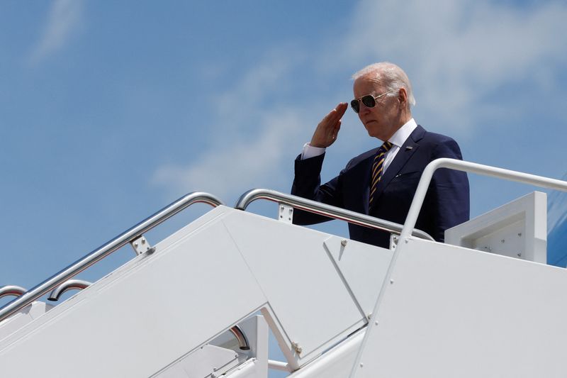&copy; Reuters. الرئيس الأمريكي جو بايدن يغادر ماريلاند بالولايات المتحدة يوم الخميس. تصوير: جوناثان إرنست - رويترز