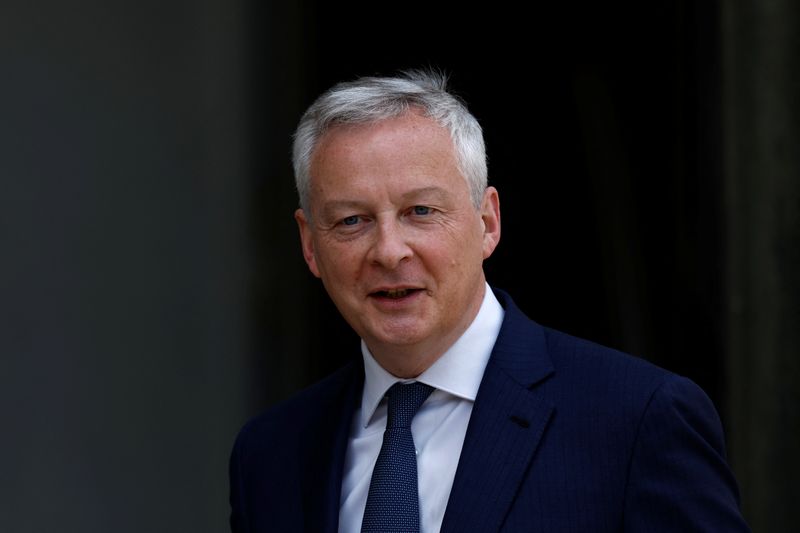 &copy; Reuters. FILE PHOTO: French Economy and Finance Minister Bruno Le Maire arrives to attend the last weekly cabinet meeting at the Elysee Palace in Paris, France, April 28, 2022. REUTERS/Gonzalo Fuentes