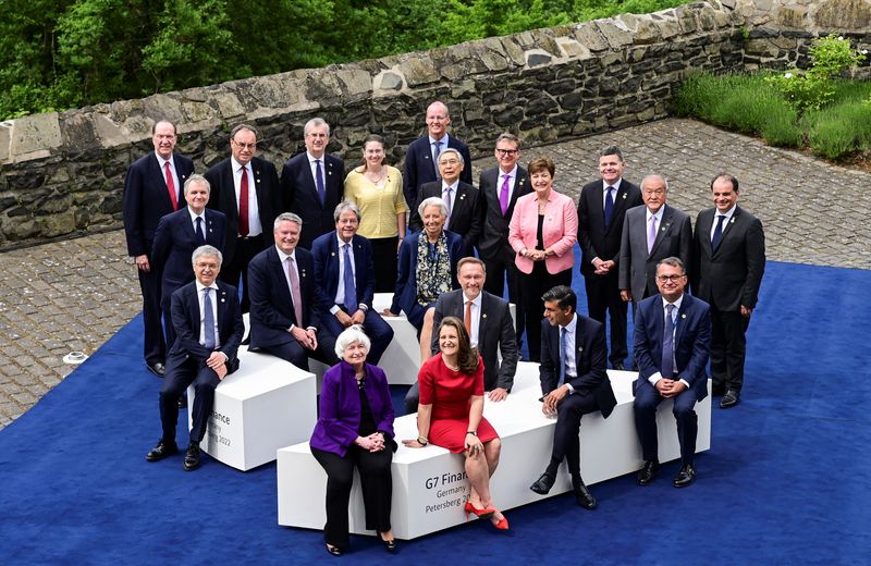 &copy; Reuters. Participantes de reunião do G7 posam para foto em Koenigswinter, Alemanha
19/05/2022.  REUTERS/Benjamin Westhoff