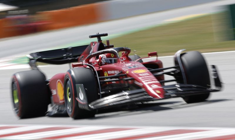 &copy; Reuters. El piloto Charles Leclerc de Ferrari en acción durante una práctica del Gran Premio de España de la Fórmula Uno en el Circuit de Barcelona-Catalunya, Barcelona, España. 20 de mayo, 2022. REUTERS/Albert Gea