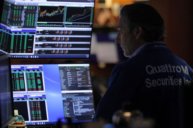 &copy; Reuters. Un operador trabaja en la Bolsa de Nueva York, EEUU. 19 mayo 2022. REUTERS/Andrew Kelly