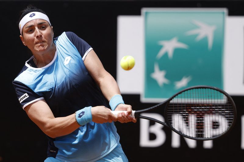 &copy; Reuters. لاعبة التنس التونسية أنس جابر في روما يوم 15 مايو ايار 2022. تصوير: جوليلمو مانجياباني - رويترز.