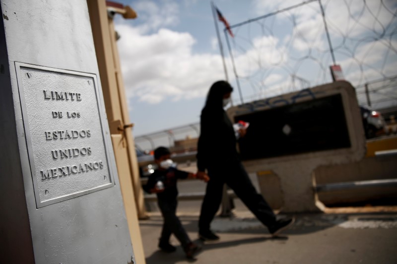 Juiz bloqueia plano de Biden para suspender restrições da Covid para imigrantes na fronteira EUA-México