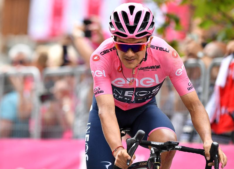 © Reuters. Ciclismo - Giro de Italia - Etapa 15 - Rivarolo Canavese a Cogne, Italia - 22 de mayo de 2022. Richard Carapaz, de INEOS Grenadiers, reacciona tras la etapa 15. REUTERS/Jennifer Lorenzini