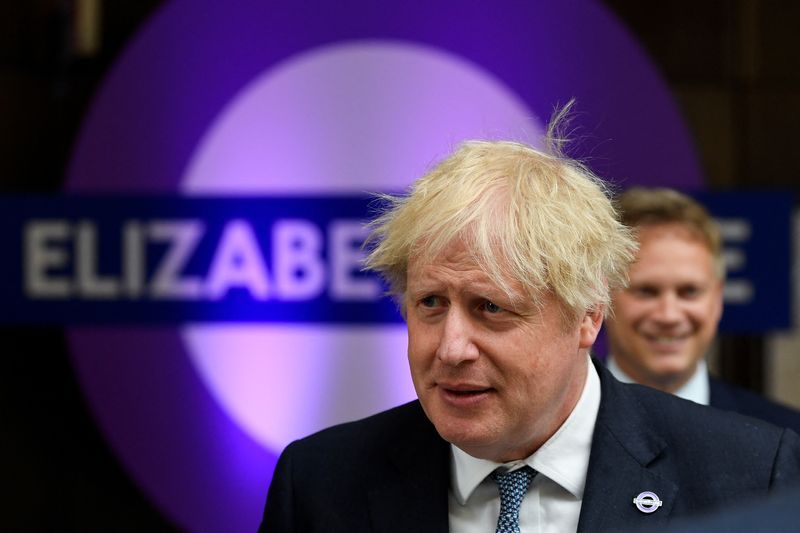 &copy; Reuters. FILE PHOTO: British Prime Minister Boris Johnson and Britain's Transport Secretary Grant Shapps attend an engagement to mark the completion of the Elizabeth Line at Paddington Station in London, Britain, May 17, 2022. REUTERS/Toby Melville