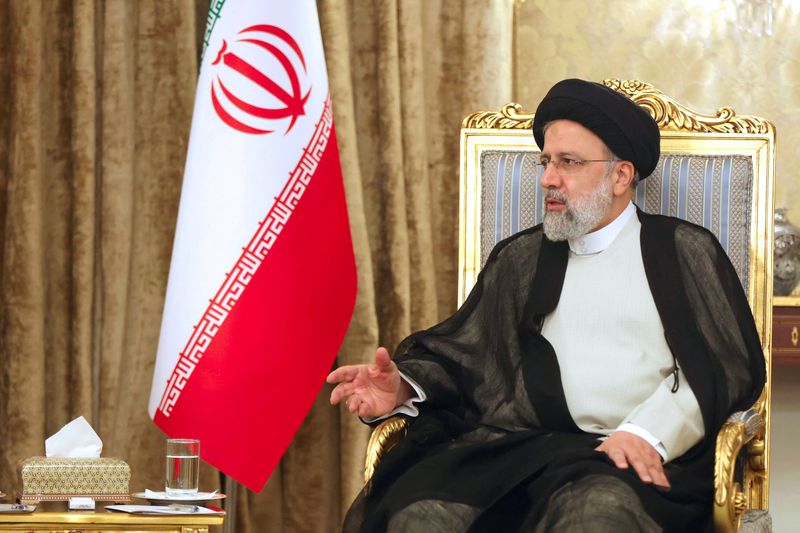 © Reuters. الرئيس الإيراني إبراهيم رئيسي خلال اجتماع في طهران يوم 12 مايو أيار 2022. صورة لرويترز من وكالة أنباء غرب آسيا.