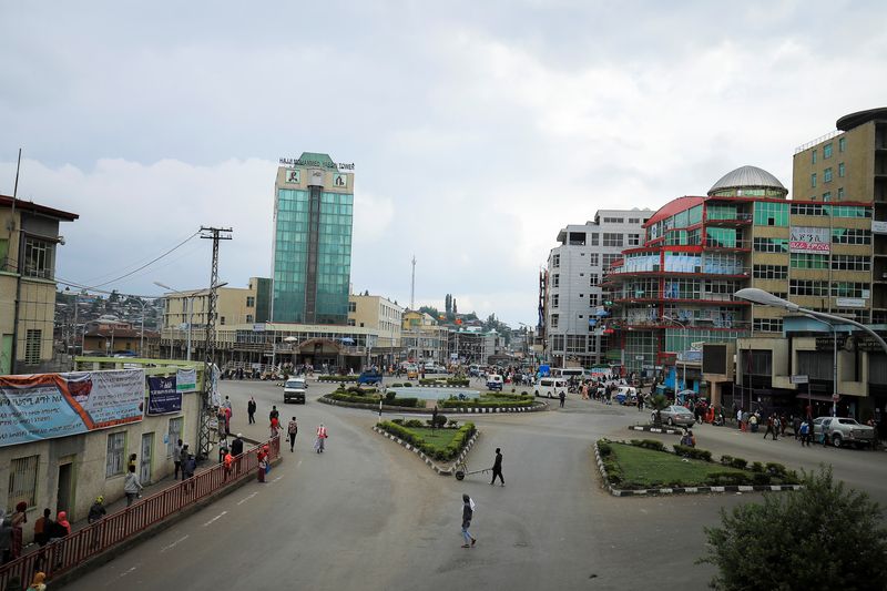 &copy; Reuters. FOTO DE ARCHIVO: Una vista general de una calle en la ciudad de Dessie, región de Amhara, Etiopía, el 9 de octubre de 2021. REUTERS/Tiksa Negeri