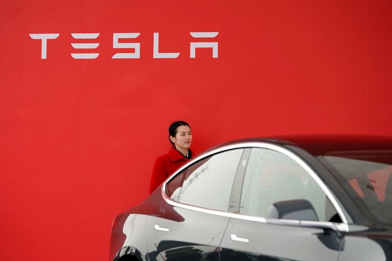 &copy; Reuters. FILE PHOTO: A Tesla logo is seen at a groundbreaking ceremony of Tesla Shanghai Gigafactory in Shanghai, China January 7, 2019. REUTERS/Aly Song