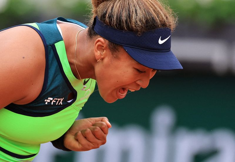 &copy; Reuters. May 23, 2022 
Foto del lunes de Naomi Osaka en su partido de primera ronda en Roland Garros ante la estadounidense Amanda Anisimova 

REUTERS/Pascal Rossignol