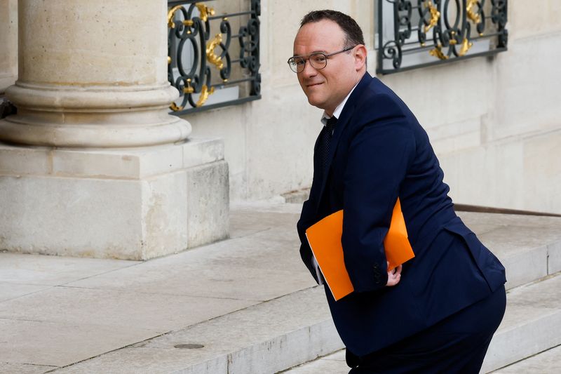 &copy; Reuters. Ministro francês da Solidaridade e dos Deficientes, Damien Abad, chega para reunião de gabinete no Palácio do Eliseu, em Paris
23/05/2022 REUTERS/Christian Hartmann