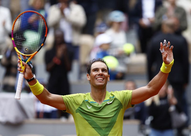 &copy; Reuters. Rafael Nadal comemora após vencer Jordan Thompson na primeira rodada de Roland Garros
23/05/2022 REUTERS/Gonzalo Fuentes