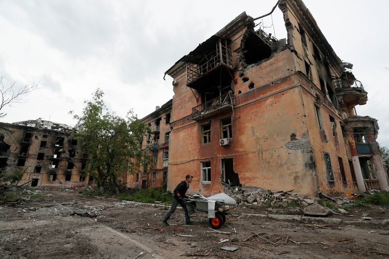 &copy; Reuters. منزل تعرض لتلفيات شديدة بفعل الحرب الروسية الاوكرانية في ماريوبول في صورة بتاريخ 22 مايو ايار 2022. تصوير: ألكسندر إرموتشينكو - رويترز.