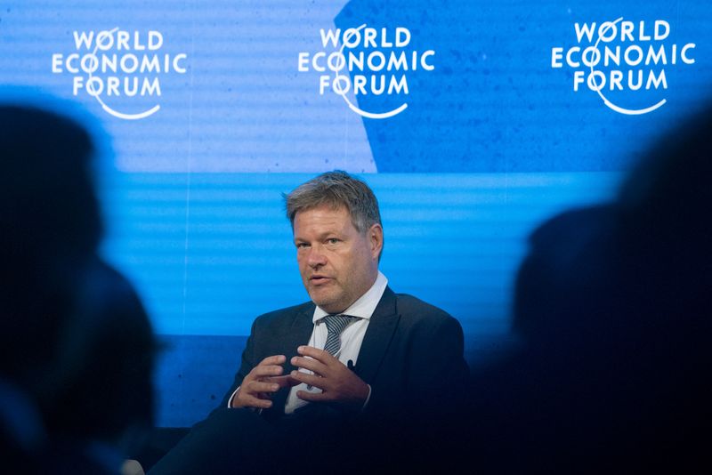 &copy; Reuters. German Economic and Climate Protection Minister Robert Habeck speaks during a panel discussion at the World Economic Forum 2022 (WEF) in the Alpine resort of Davos, Switzerland, May 23, 2022.  REUTERS/Arnd Wiegmann
