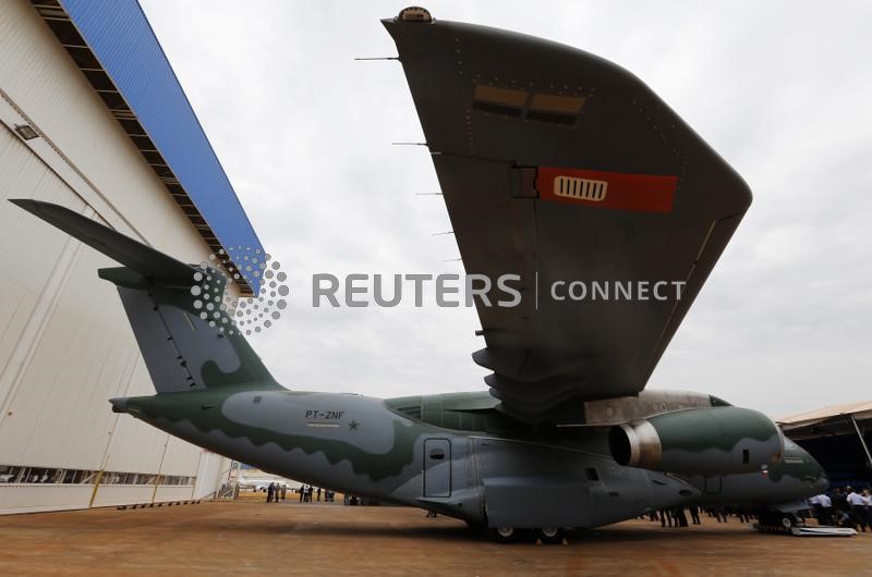 © Reuters. Avião KC-390 da FAB
21/10/2014
REUTERS/Paulo Whitaker