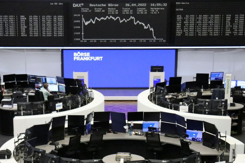 © Reuters. The German share price index DAX graph is pictured at the stock exchange in Frankfurt, Germany, April 26, 2022.    REUTERS/Staff