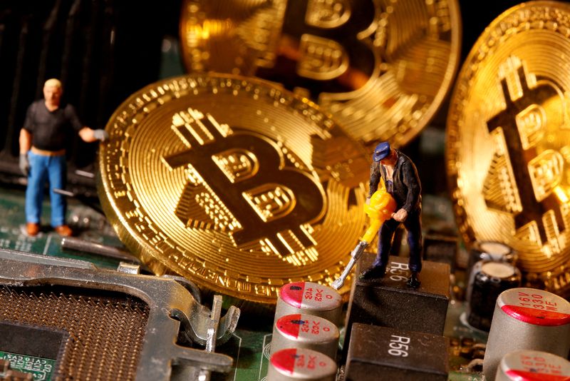 &copy; Reuters. FILE PHOTO: A representation of virtual currency Bitcoin and small toy figures are placed on computer motherboard in this illustration taken January 7, 2021. REUTERS/Dado Ruvic/File Photo